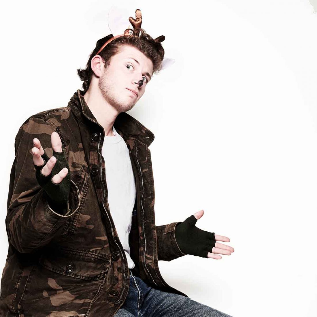 Sam Deans as Dasher in The 8: The Reindeer Monologues